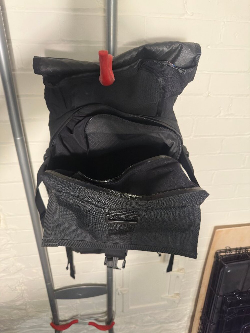 Mission Workshop Rambler Original Edition - 22L/44L Black - Picture 4 of 7